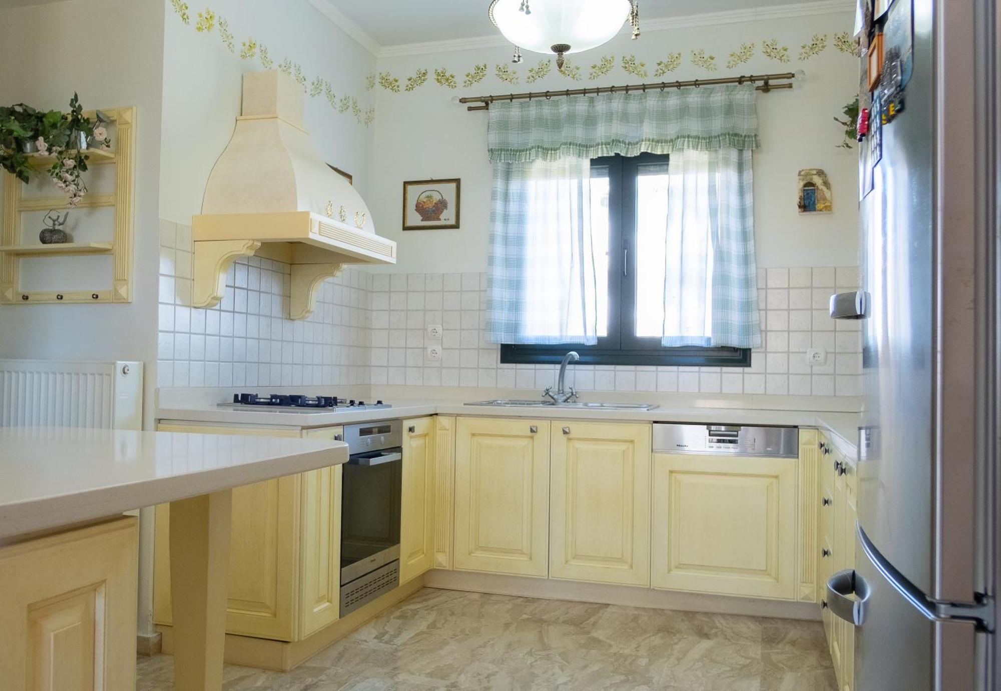 Spacious House In A Quiet Neighbourhood *